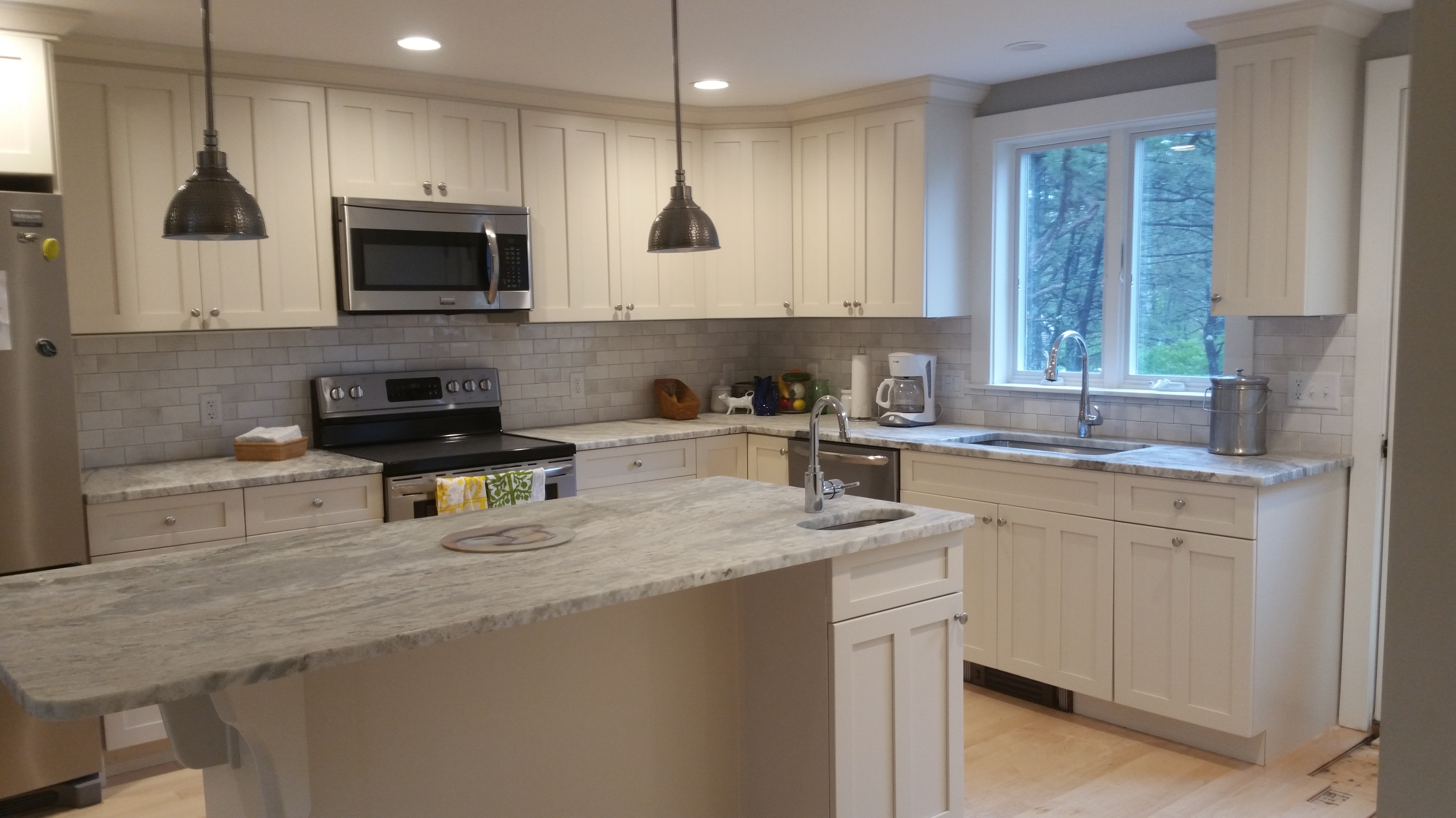 White Shaker Kitchen Cabinets